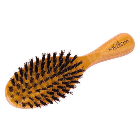 Eine Haarbürste mit dunklen Naturborsten, einem ovalen Kopf und einem kurzen Griff aus gemasertem Olivenholz.