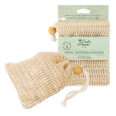 Ein Seifensäckchen aus nachhaltigem Sisal mit Zugband und einer Verpackung aus wiederverwendetem Papier.